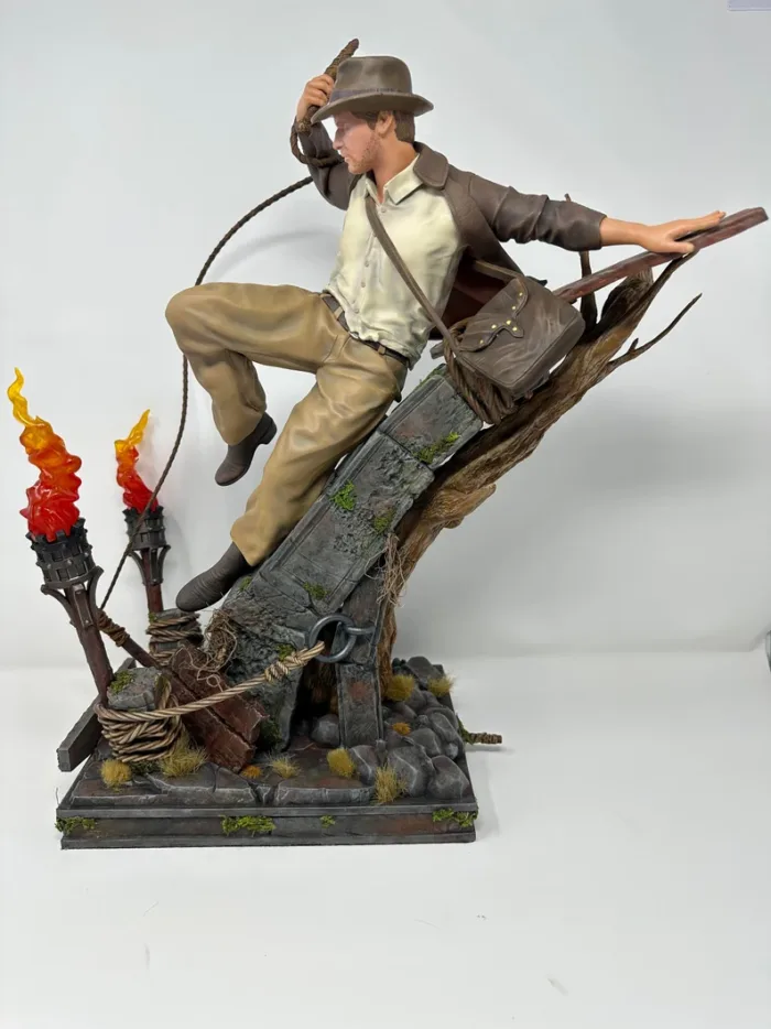 Indiana Jones Custom Diorama with LED Flames - Image 3