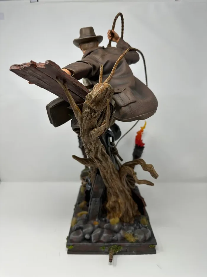 Indiana Jones Custom Diorama with LED Flames - Image 4