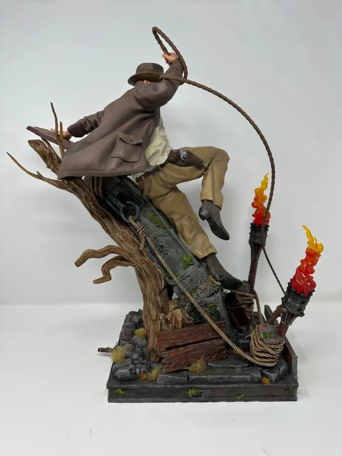 Indiana Jones Custom Diorama with LED Flames - Image 5